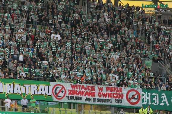 Durchgestrichene Moschee und Mobilisierung für rechte Demo im Fanblock von Lechia.<br />Bild: Lechia.net“><figcaption>Durchgestrichene Moschee und Mobilisierung für rechte Demo im Fanblock von Lechia.<br />Bild: Lechia.net</figcaption></figure>
<figure><img decoding=