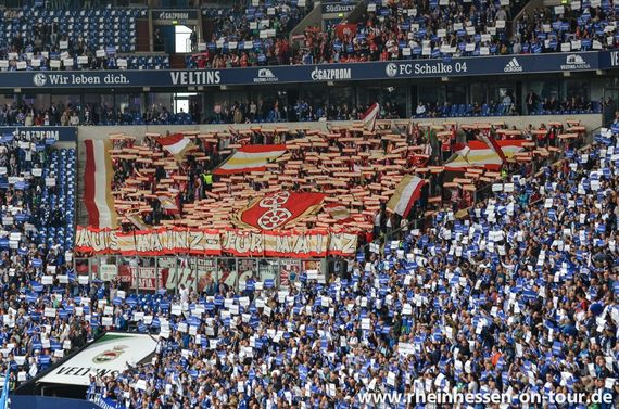 Die Choreografie der Mainzer Fans <br />    <button type=