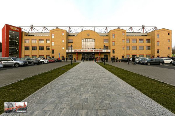 Das Gebäude befindet sich in Stadionnähe1442503178.jpg