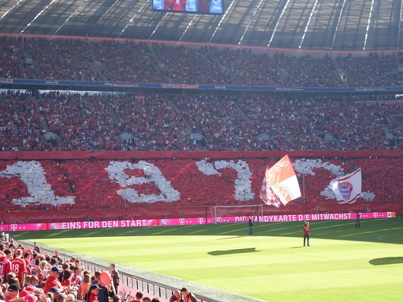 Die Polizei stellte die Personalien von 91 Fans der Südkurve sicher<br />    <button type=