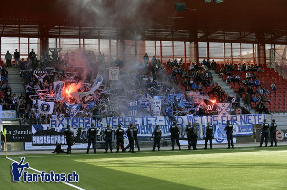 Extrazug verbieten? Nicht mit uns ihr Nieten!<br />Bild: fcl.fan-fotos.ch“><figcaption>Extrazug verbieten? Nicht mit uns ihr Nieten!<br />Bild: fcl.fan-fotos.ch</figcaption></figure>
            </div>

                    </article>

                <section class=