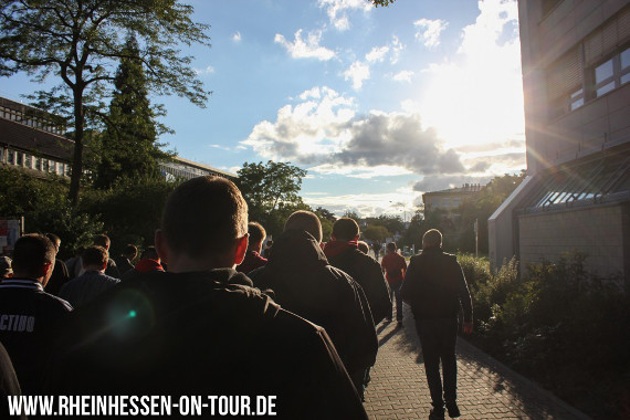 Um in der Datei zu landen, reicht es ggf. schon, dass auf dem Weg zum Stadion die eigenen Personalien kontrolliert werden.<br />    <button type=