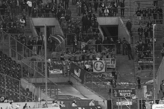 Auf dem Rückweg von diesem Auswärtsspiel verstarben die beiden FCA-Fans<br />    <button type=