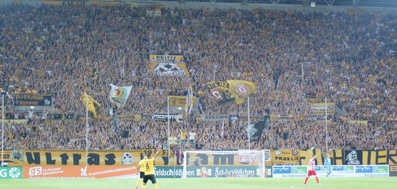 Dynamo Fans zündeten u.a. beim Heimspiel gegen Erfurt.<br />    <button type=