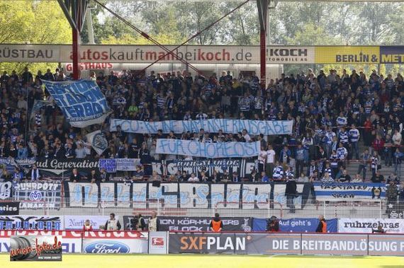 Spruchband der Kohorte beim Spiel im Stadion an der Alten Försterei<br />    <button type=