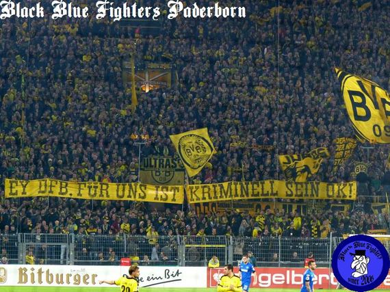An den Fanbeauftragten gerichtetes Spruchband<br />    <button type=