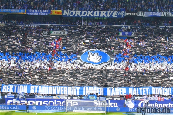 Die Schalker Sektion Stadionverbot ist wieder kleiner geworden<br />    <button type=