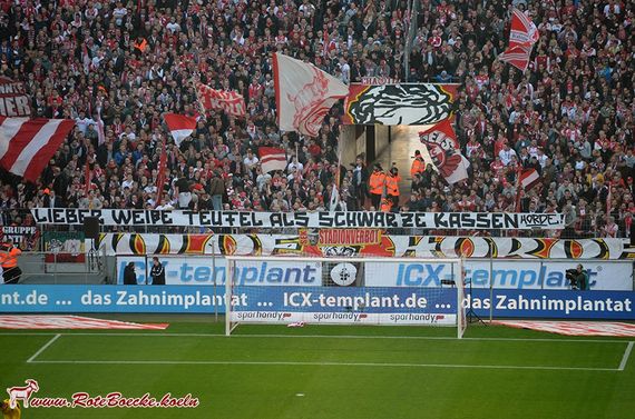 Anspielung der Wilden Horde auf Maleranzüge und DFB<br />    <button type=