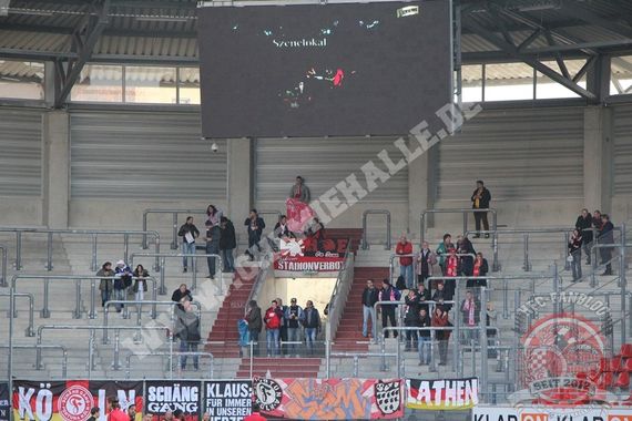 Die Fortuna Köln Fans in Halle<br />    <button type=