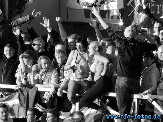 Aue Fans beim Derby in Chemnitz<br />    <button type=