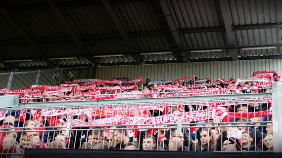 Die Energie Cottbus Fans beim Heimspiel gegen Stuttgart II<br />    <button type=