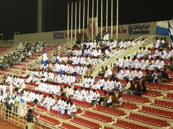 In solche Kleidung sollen die bezahlten Fans auch gesteckt worden sein.<br />Bild: Frank-Jasperneite.de“><figcaption>In solche Kleidung sollen die bezahlten Fans auch gesteckt worden sein.<br />Bild: Frank-Jasperneite.de</figcaption></figure>
            </div>

                    </article>

                <section class=