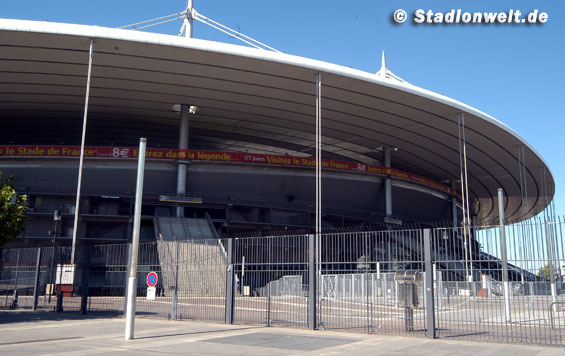 Ordner verhinderten, dass die Terroristen ins Stade de France kamen<br />Bild: Stadionwelt“><figcaption>Ordner verhinderten, dass die Terroristen ins Stade de France kamen<br />Bild: Stadionwelt</figcaption></figure>
            </div>

                    </article>

                <section class=