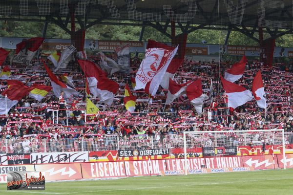 Beim Heimspiel gegen den MSV Duisburg sollen sogenannte Tatbeobachter im Fanblock eingesetzt worden sein<br />    <button type=