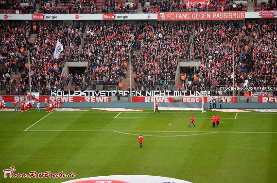 Die Südkurve beim besagten Spiel gegen Werder Bremen<br />    <button type=