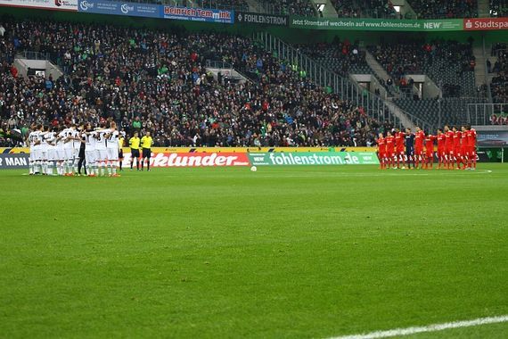 Ultras aus Hannover wurden nicht mehr ins Stadion gelassen.<br />    <button type=