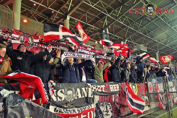 Etwa 300 Leverkusen Fans waren in Weißrussland<br />    <button type=