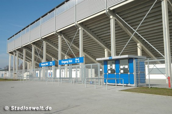 Der Angriff auf die Stuttgart Fans soll sich auf dem Gästeparkplatz ereignet haben<br />    <button type=