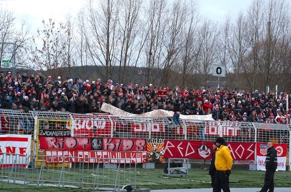 Auch bei den Gästefans waren die Fluchtwege Thema. Bild: Horda-Azzuro.de