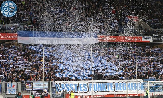 Duisburg Fans forderten einen Punkteregen. Bild: PGDU