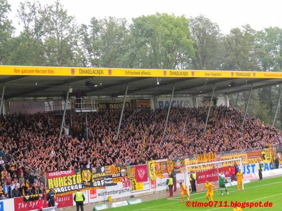 Dynamo Dresden Fans reisten in der letzten Saison bereits zahlreich mit einem Sonderzug in Richtung Großaspach<br />    <button type=