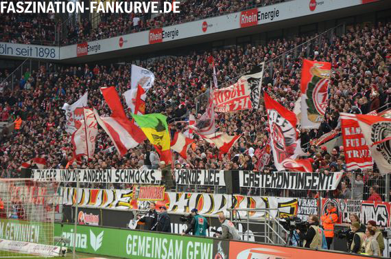 Spruchband in der Kölner Südkurve<br />    <button type=