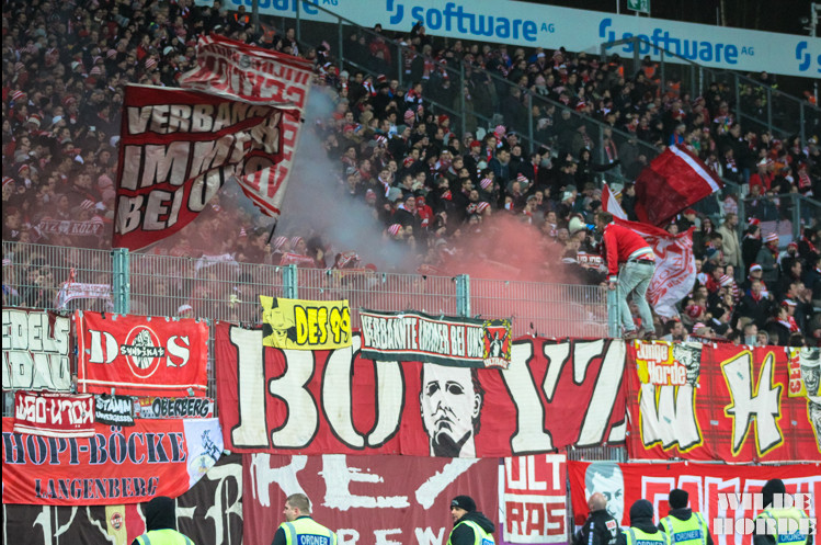So sahen die gleichen Verbote beim Kölner Gastspiel aus<br />    <button type=