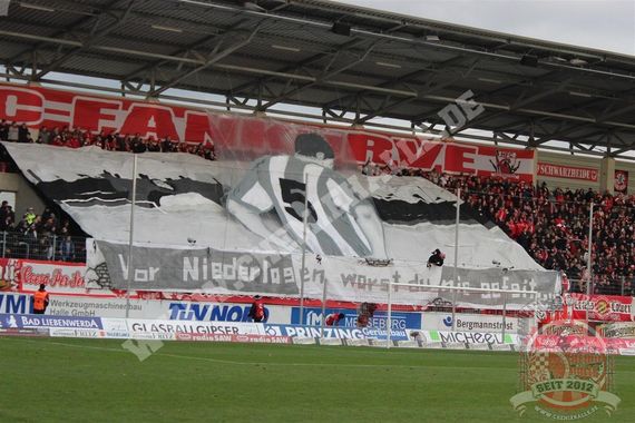 Choreografie der Hallescher FC Fans<br />    <button type=