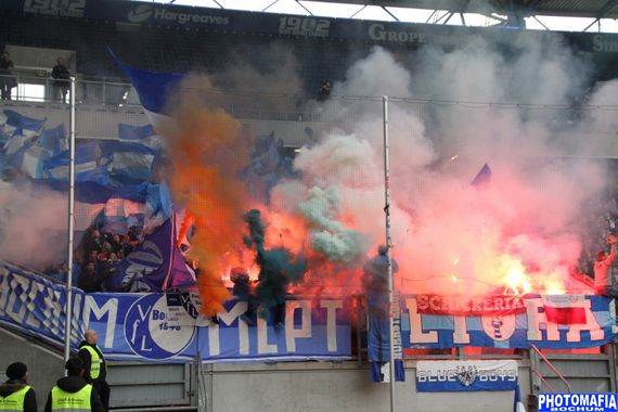 Pyroshow der VfL Bochum Fans<br />    <button type=