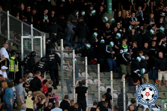 Polizei stürmte den Fanblock. Bild: Calcio-Culinaria.de
