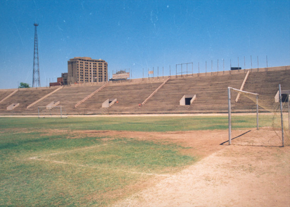 Für die  Ultras White Knights heißt es nun Gefängnis statt Stadion<br />Bild: Stadionwelt / Dirk Schulz“><figcaption>Für die  Ultras White Knights heißt es nun Gefängnis statt Stadion<br />Bild: Stadionwelt / Dirk Schulz</figcaption></figure>
            </div>

                    </article>

                <section class=