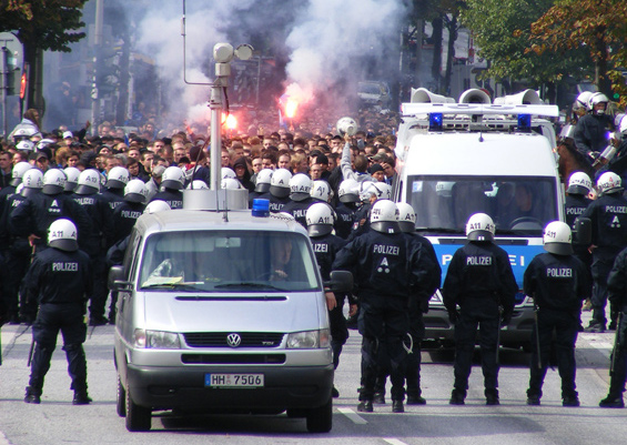 Der Supporters Club sieht die Zusammenarbeit mit der Polizei in Gefahr<br />    <button type=