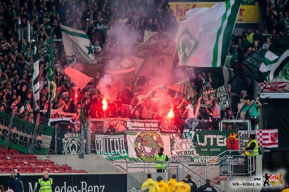Pyro der Werder Fans in Stuttgart<br />    <button type=