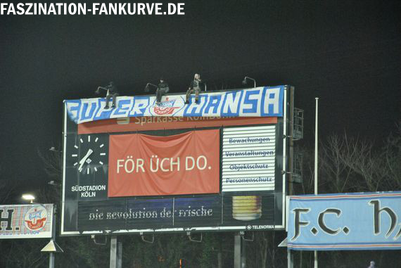 Als alle Zaunfahnen an ihrem Platz waren, stand es bereits 3:0 für die Fortuna<br />    <button type=