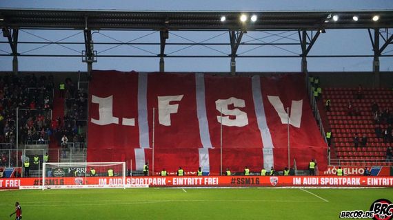Die Mainz 05 Fans zeigten in Ingolstadt eine Wendechoreografie<br />    <button type=