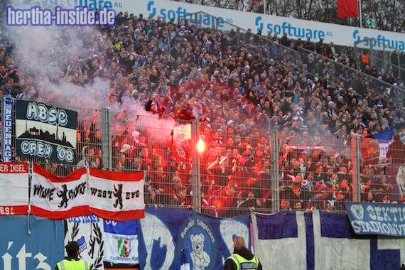Hertha Fans in Darmstadt<br />    <button type=