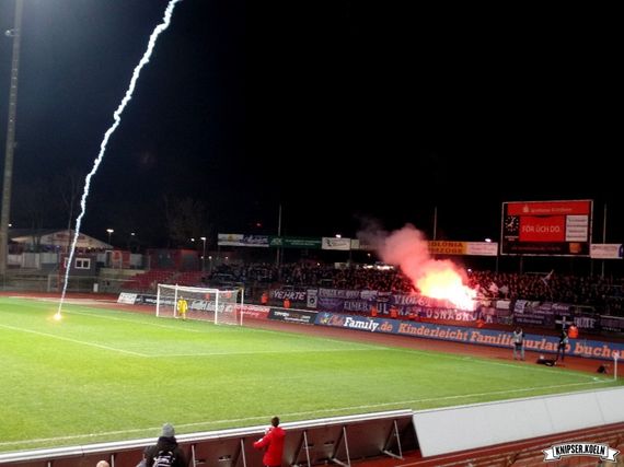 Osnabrück Fans in Köln.<br />    <button type=