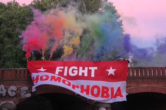 Der Fanclub kämpft gegen Homophobie im Stadion<br />    <button type=