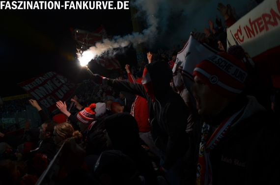 Bengalo der FC-Fans in Darmstadt<br />    <button type=