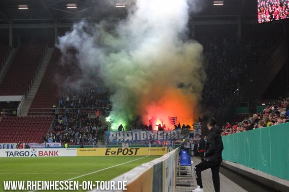 Pyroshow der Löwenfans in Mainz<br />    <button type=