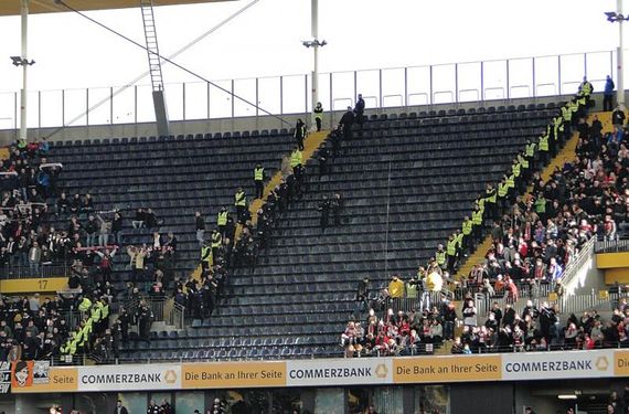 Absperrungen zwischen Eintracht Fans und dem Gästeblock Bild: Eintracht-Online.net