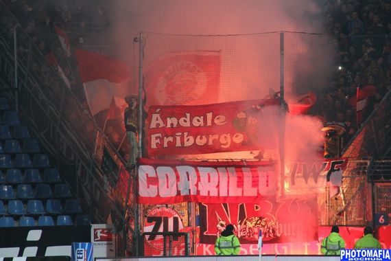 Pyroshow der Freiburg Fans in Bochum<br />    <button type=