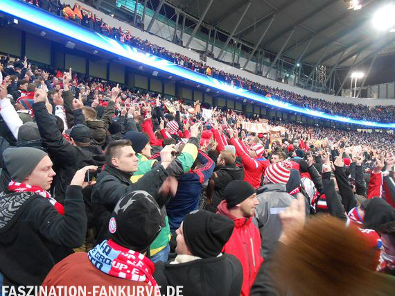 Proteste der Bayern München Fans in Manchester. Bild: Faszination Fankurve
