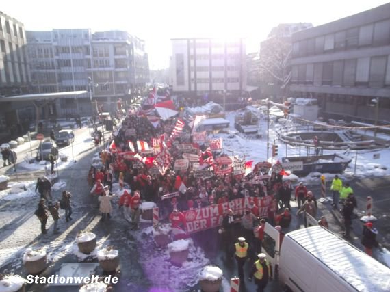 So könnte es bald in Mönchengladbach aussehen: Demo zum Erhalt der Fankultur 2012 in Köln. Bild: Faszination Fankurve