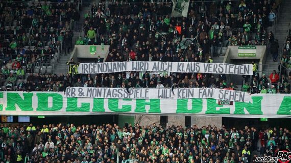 Spruchband der Wolfsburger Fans<br />    <button type=