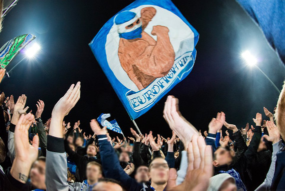 2015 sollte ein Schalke Fan durch ein Meldeauflage von der Reise nach Griechenland abgehalten werden<br />    <button type=