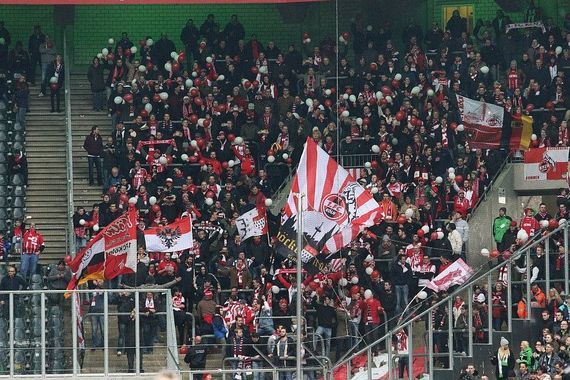 Der Gästeblock im Borussia Park<br />    <button type=