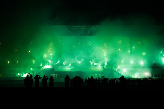 Abschied von der Haupttribüne in Fürth<br />    <button type=