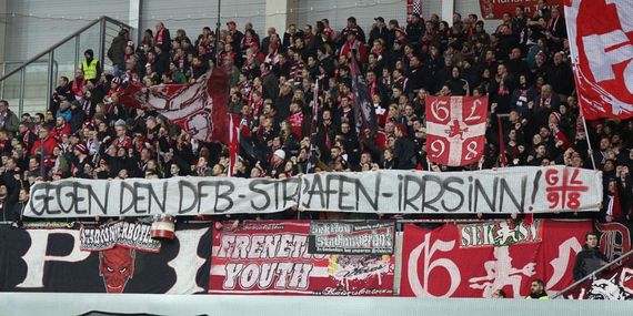 Der zweite Teil des Spruchbands der Generation Luzifer<br />    <button type=