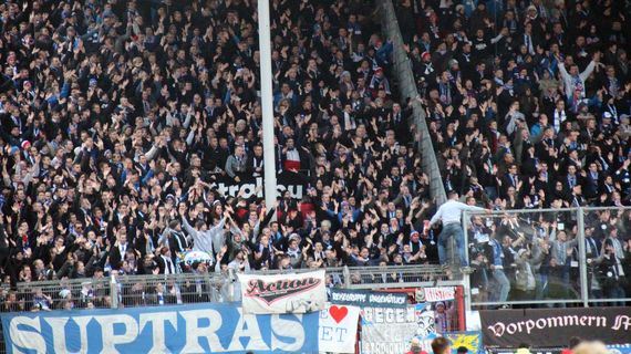 Die Hansa Fans in der letzten Saison in Cottbus<br />    <button type=
